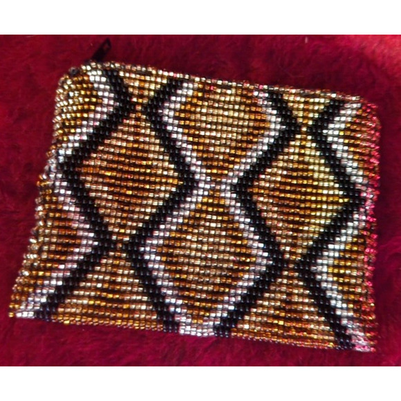 Lot 3: Eel Skin Leather, Beaded Diamond, and Beaded Hot Pink Coin Purses - Picture 5 of 10